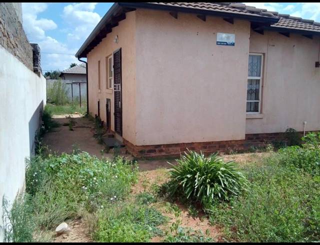 2 BEDROOM HOUSE FOR SALE IN LEHAE